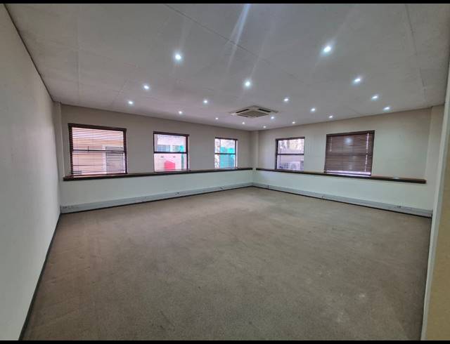 975M² OFFICE TO LET IN SANDTON CENTRAL